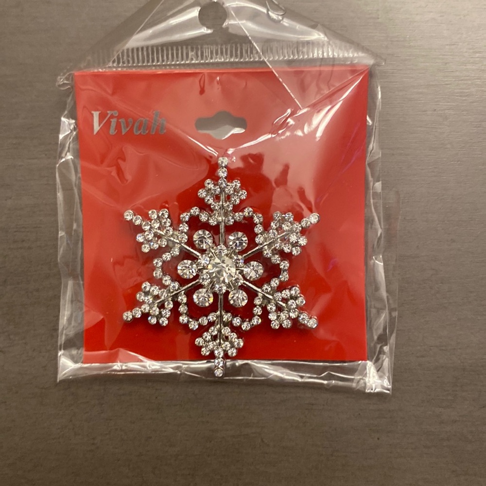 Crystal snowflake brooch